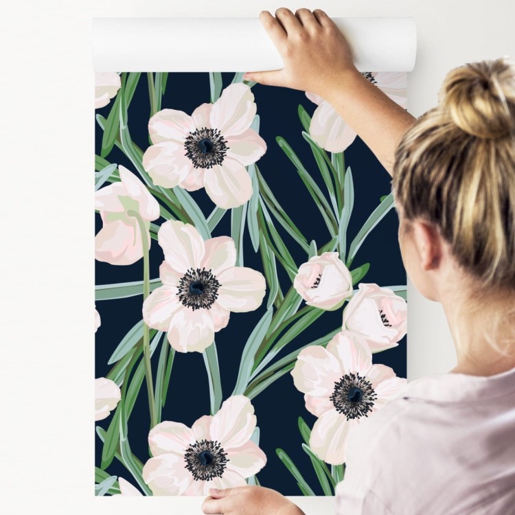 Tapeta Kwiaty - Zawilec Na Ciemnym Tle