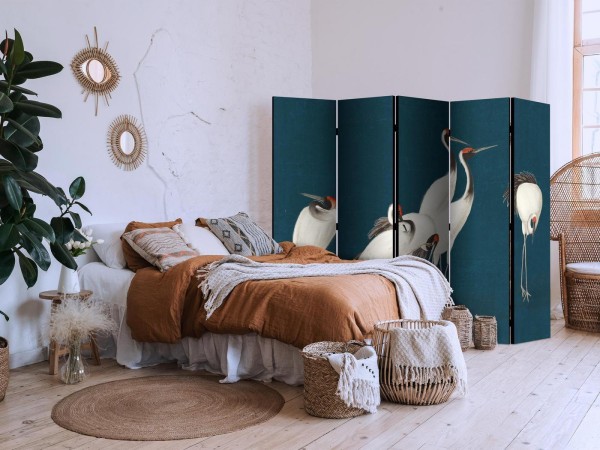 Parawan - Wieczór nad stawem - grupa żurawi narysowana suchą pastelą, na ciemno-turkusowym tle