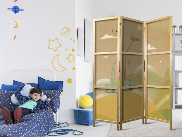 Parawan japoński - Rozmarzona podróżniczka - żyrafa jadąca autem w piękny słoneczny dzień