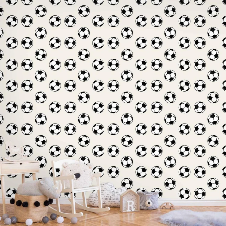 Tapeta - Piłka Nożna - Symetryczne czarnobiałe piłki na beżowym tle