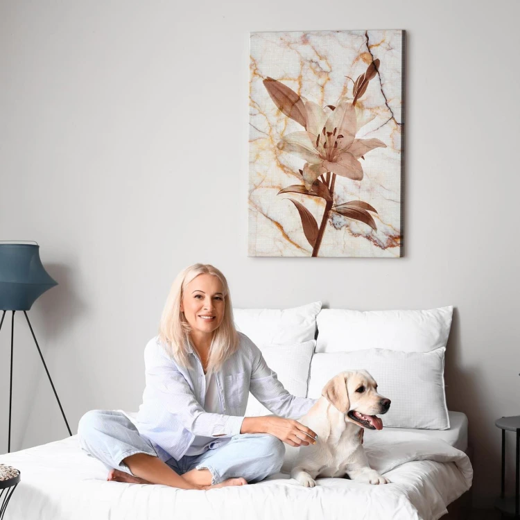 Obraz - Kwiat elegancji (1-częściowy) - delikatna lilia na tle marmuru w sepii